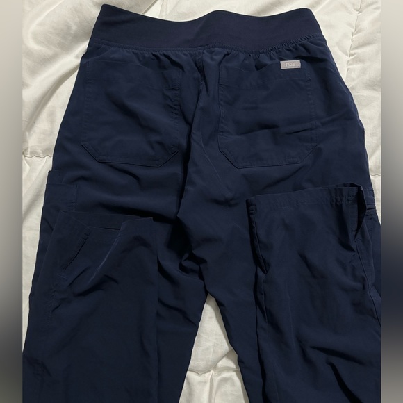 FIGS Navy Yola FreeX Skinny Scub pants - Picture 3 of 3